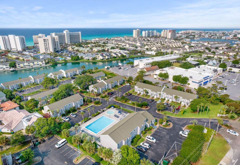 海岸休闲（带可使用泳池和宽敞布局）-吸引人的圣地