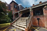 Village Hotel Warrington Hotel di 