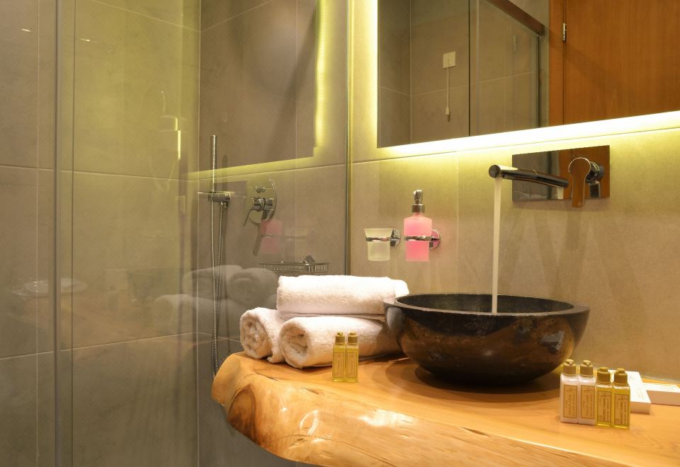 带热水浴缸的高级间