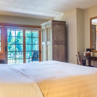 Suite, Multiple Beds, Fireplace, River View (River Facing, Whirlpool) The Lodge at Riverside Promo Code