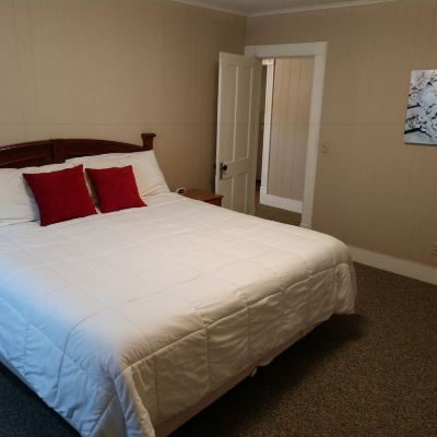 Deluxe One-Bedroom Apartment Hotel Wayne Promo Code
