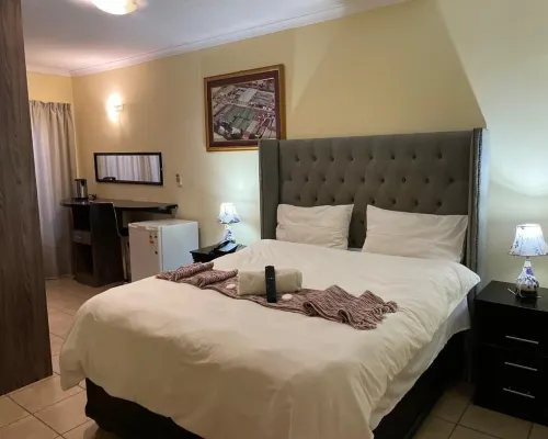 Pale Bohemia Bed and Breakfast โรงแรมในรูสเตนเบิร์ค