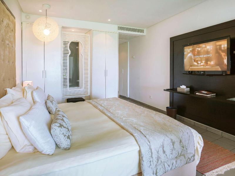 奢华双床房， 2 张单人床， 泳池景观