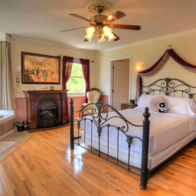 Deluxe Room, 1 Queen Bed, Jetted Tub, Mountain View Blue Mountain Mist Country Inn & Spa Promo Code