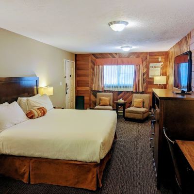 Deluxe King Suite-Upstairs Room Alpine Inn & Suites Promo Code