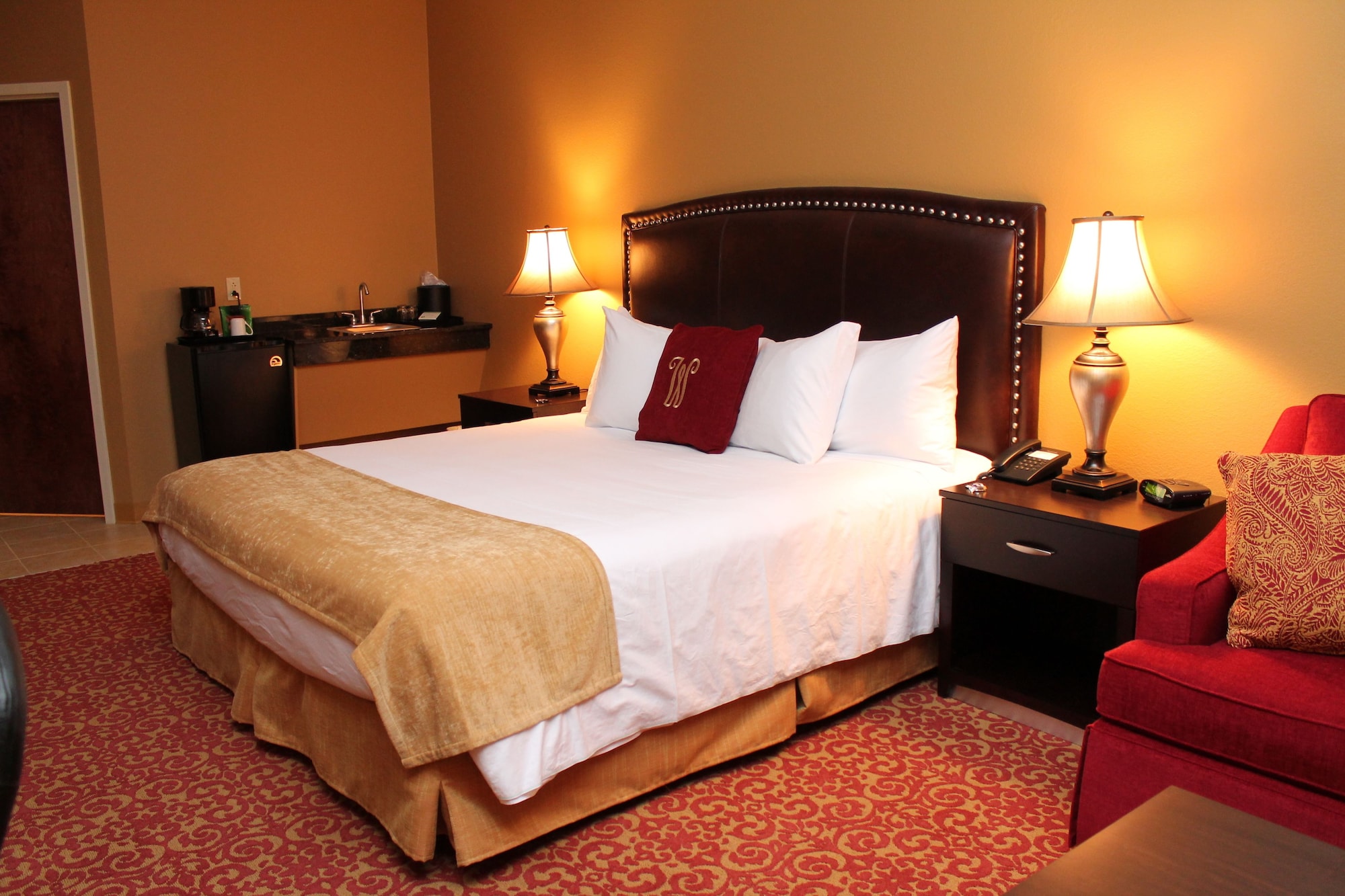 标准房， 1 张特大床和 1 张梳化床， 无烟房， 冰箱