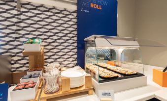 Holiday Inn Express Branford-New Haven, an IHG Hotel - Housity