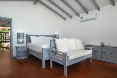 Conch Beach Cabins - Rumbus Beach Hotel di 