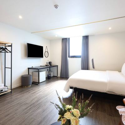Standard (Hinoki Bathtub) Hotel Quartz Promo Code