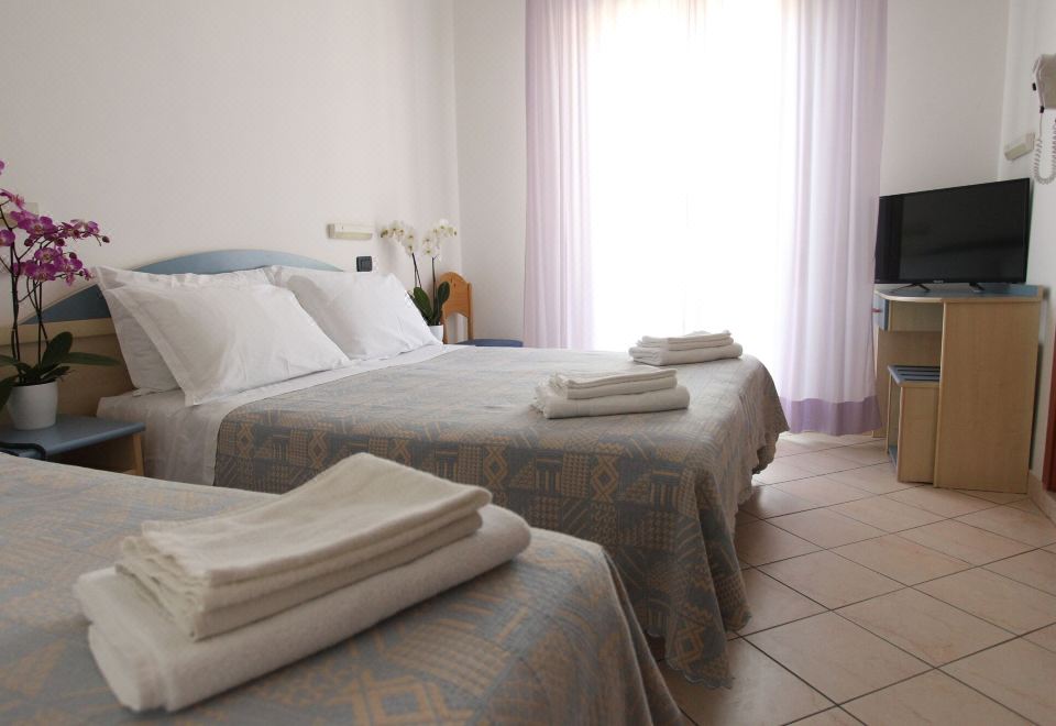 带阳台的三人房