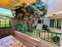 Apartments and Room Sun & Sea Hotels in Podgora