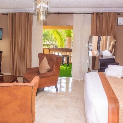 Presidential Suite, 1 King Bed, Balcony, Pool View