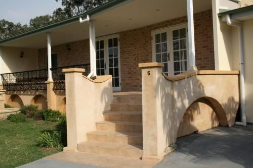 Colin's Garden Apartment