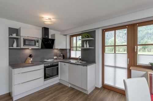 带阳台的两卧室公寓