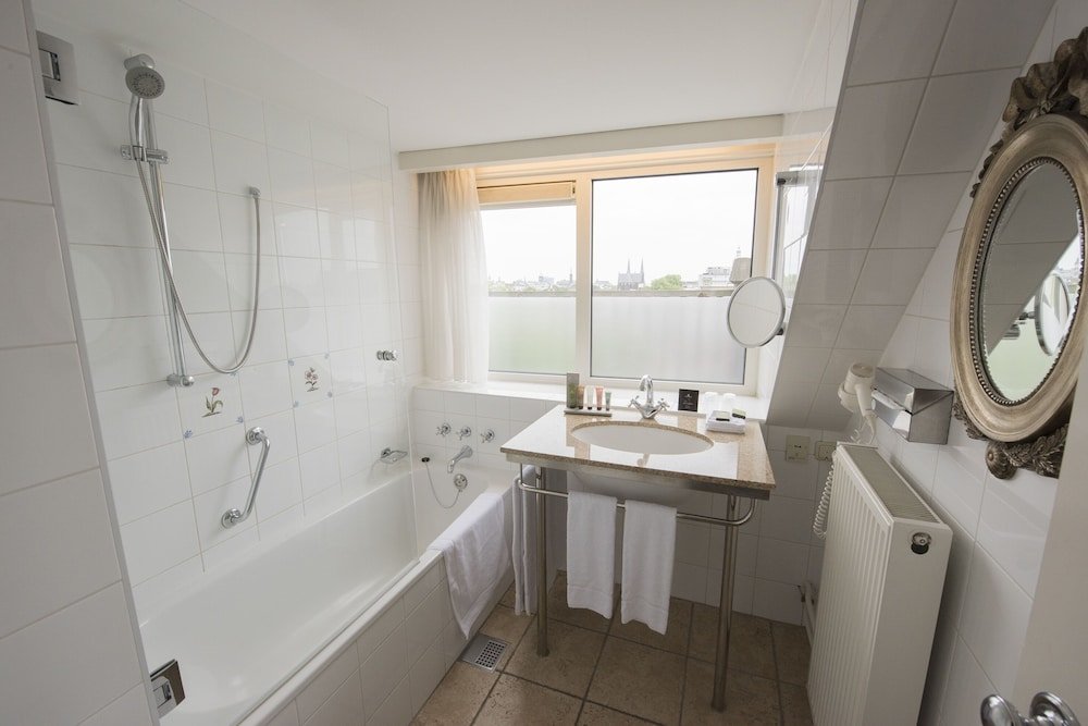 高级大床间 - 带阳台