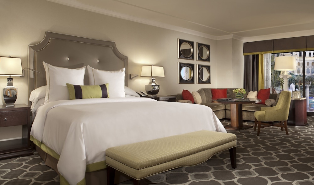 Caesars Palace Octavius Premium Room Review - Take a Look!