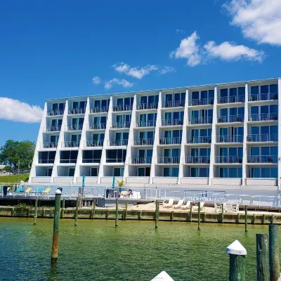 Inn on Destin Harbor, Ascend Hotel Collection Hotels near Pelican Adventures