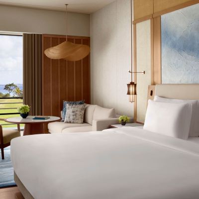 デラックスキング部分オーシャン、ゲストルーム、キングベッド1台、パーシャルオーシャンビュー、バルコニー ザ・リッツ・カールトン沖縄 クーポン