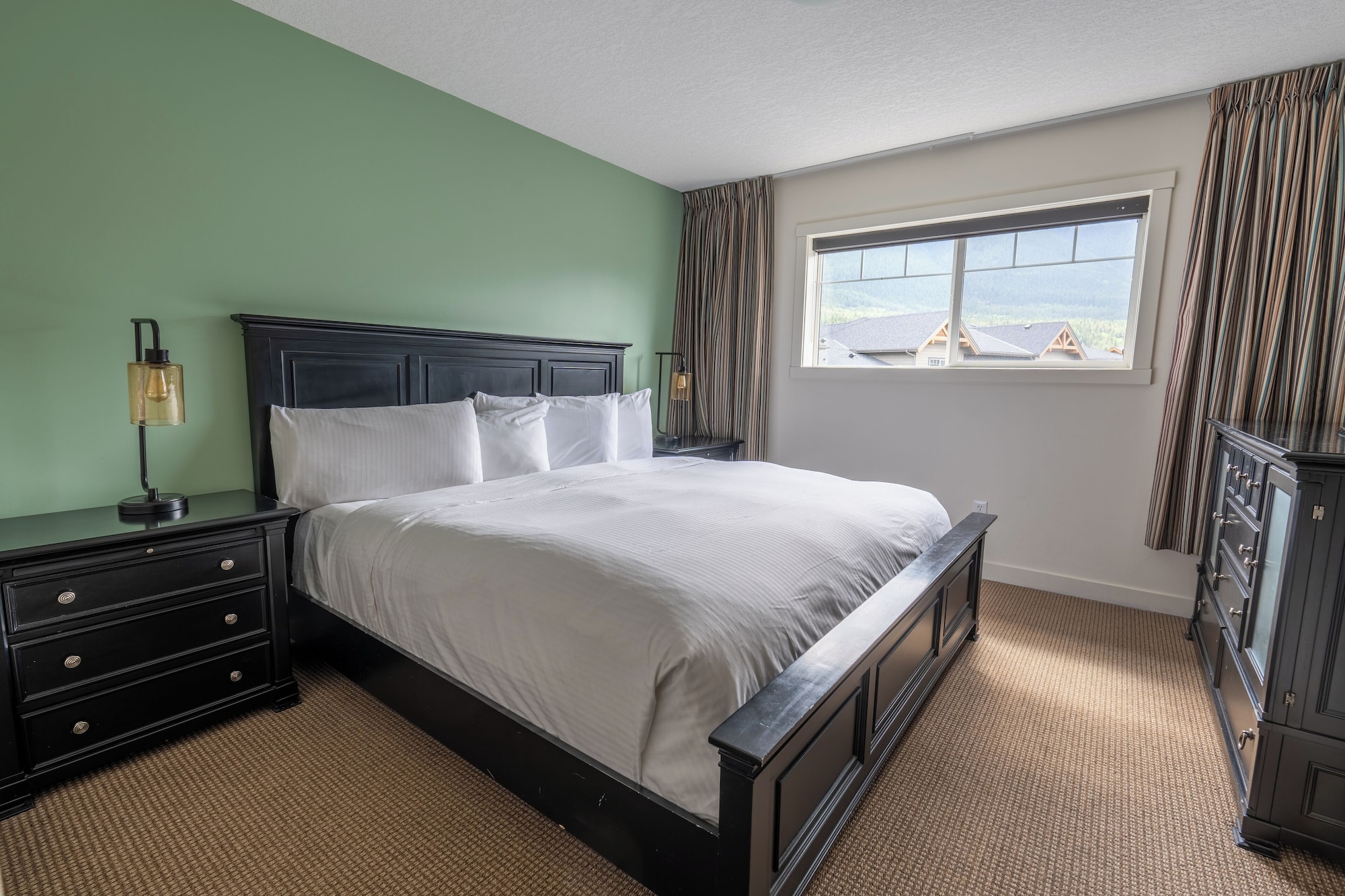 3207号两卧室带书房，两层