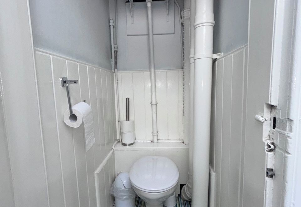 双人房，共用浴室（3楼，无电梯）