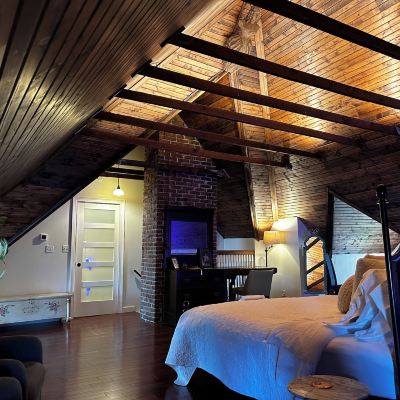 Signature Penthouse, 1 Bedroom, Non Smoking, Private Bathroom Netherfield Place Promo Code