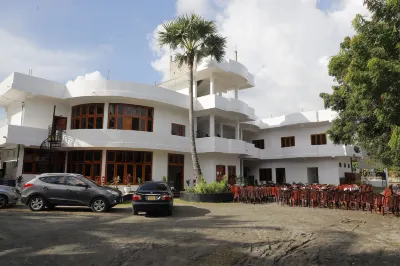Amis Hotel & Restaurant Hotel di 