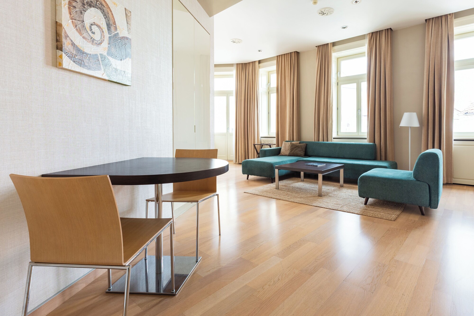 豪华双床或双人房，无烟，带小厨房