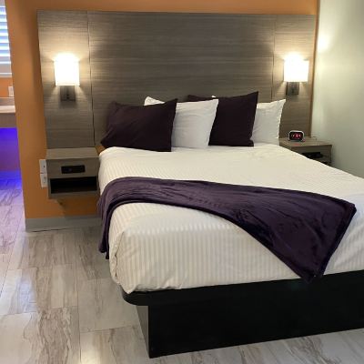 Queen Room Worthington of Logan Promo Code