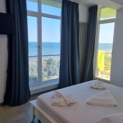 Deluxe Apartment Hampton Alezzi Promo Code