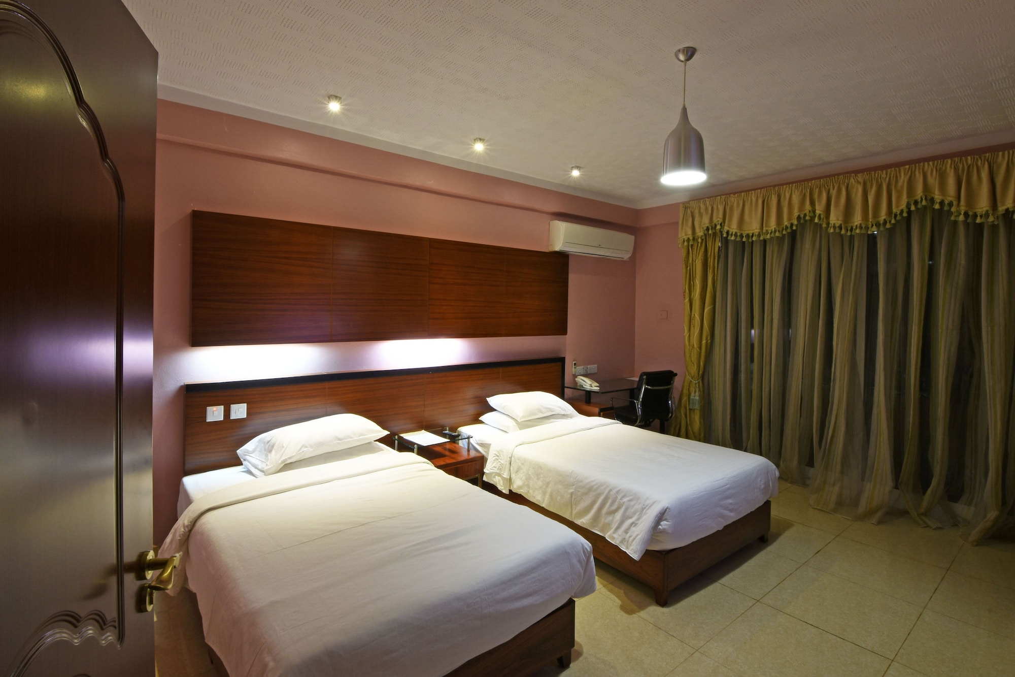 园景豪华双人或双床间