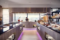沙勒羅瓦機場酒店 酒店