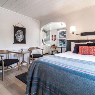 Room, Private Bathroom (Room 101) Cascade Lodge Promo Code