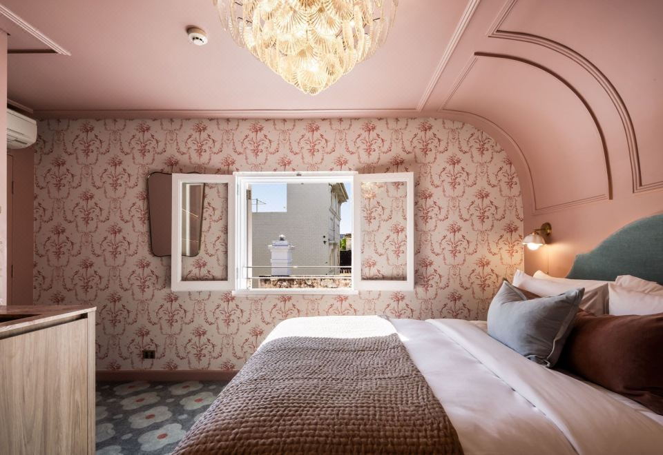 Medusa Hotel SydneyDeluxe Queen Room
