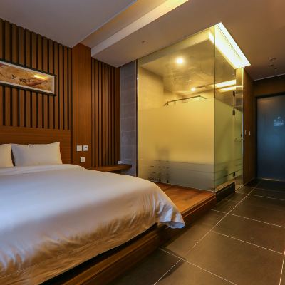 Standard Double Room (Flooring) 세종시티 오송호텔 쿠폰