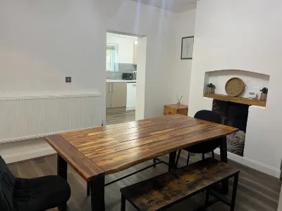 Llangollen - House - Sleeps 8- Garden Hotels in 
