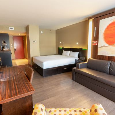 Classic Room, 1 Queen Bed and 1 Queen Murphy Bed Hotel Must Promo Code