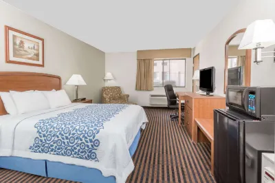 Days Inn by Wyndham Sidney NE Отели в г. 