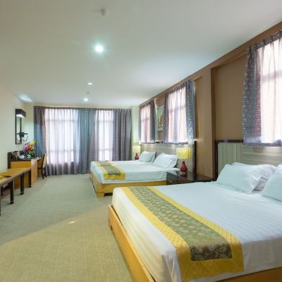 Suite Keluarga Kupon Hallmark View Hotel