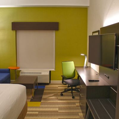 Comm Acc Standard King Room with Bath Shower Combo Holiday Inn Express & Suites St. Louis South - I-55, an IHG Hotel Promo Code