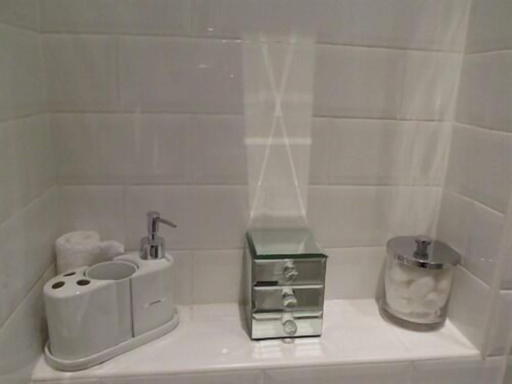 套房， 独立浴室 （小）