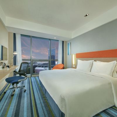 高級房大床更大面積 福州泰禾智選假日飯店優惠