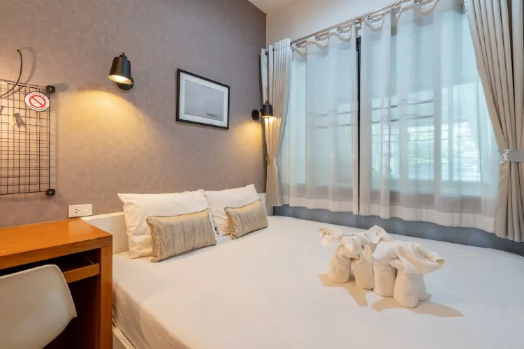 Standard Queen Room (B11)