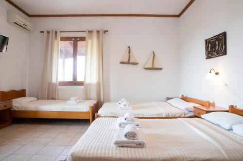 Gravanis Studios Basic Triple Room