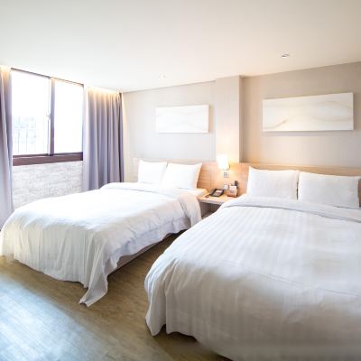 高級四人房 Unique Hotel 微笑73旅店優惠
