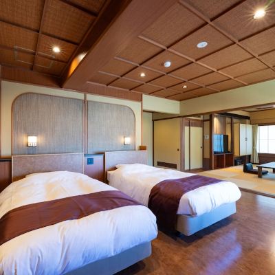 [Main Building Japanese And Western Room]Use Properly According To The Scene, The Warmth Of Tatami Mats And The Comfort Of The Bed[Japanese-Western Room][Non-Smoking]