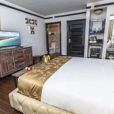 Classic Queen Room-Accessible Hotel Croydon Promo Code