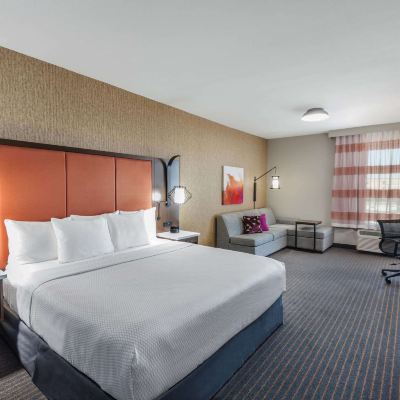 Deluxe King Room-Non-Smoking La Quinta Inn & Suites by Wyndham Houston East at Sheldon Rd Promo Code