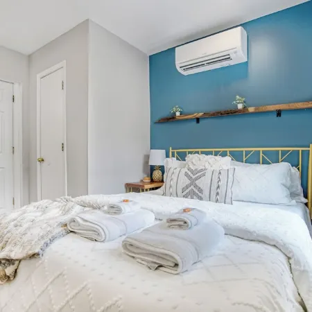 Cozy, dog-friendly, downtown Отели в г. Фредерик