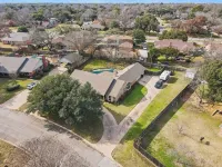 Cozy Pet-Friendly Retreat, Seasonal Pool & Fireplace, Sleeps 10