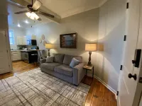 Amazing Suite nestled in downtown Corinth Hotel di Corinth